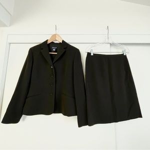 SALE 🔥 ANN TAYLOR PETITES Tiny Polka Dotted Blazer (6P) and Skirt‎ (10P) Set